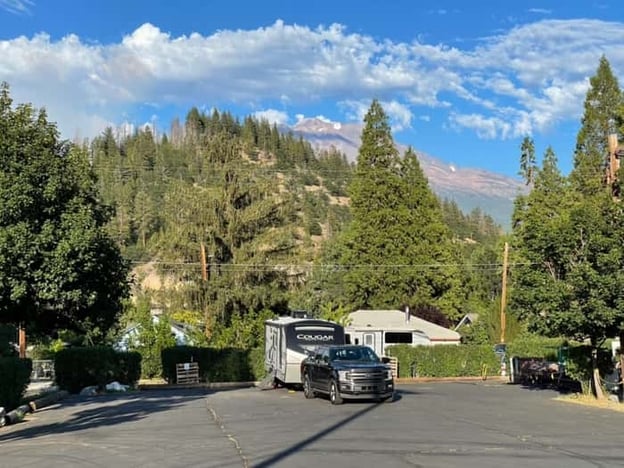 Exterior of Mt. Shasta Brewing with truck towing an RV