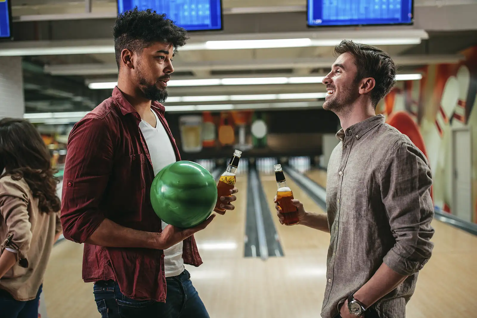 Best Drinks to Serve at a Bowling Alley With a Bar